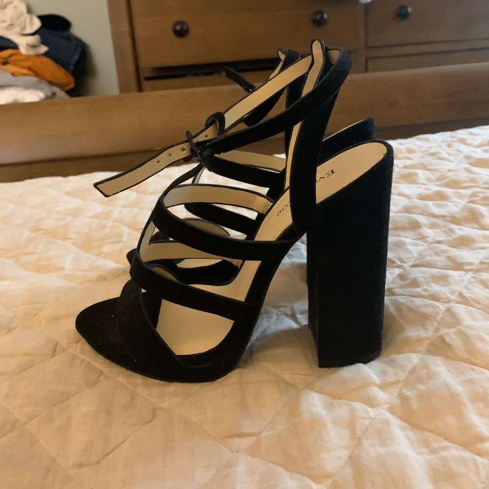 Eva & Zoe Black Wedges
